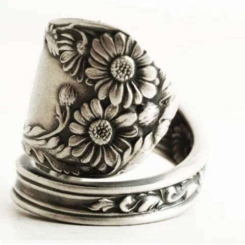 Anillo de Cuchara de Aleación de Zinc de Margarita Vintage Negro Envejecido Efecto Envejecido Ajustable Abierto Grabado de Flores Joyería de Dedo Unisex