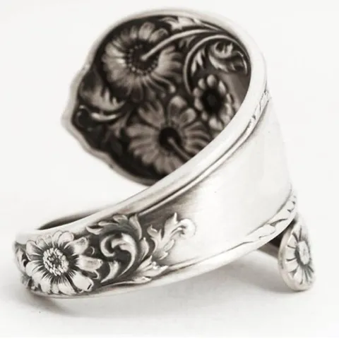Anillo de Cuchara de Aleación de Zinc de Margarita Vintage Negro Envejecido Efecto Envejecido Ajustable Abierto Grabado de Flores Joyería de Dedo Unisex