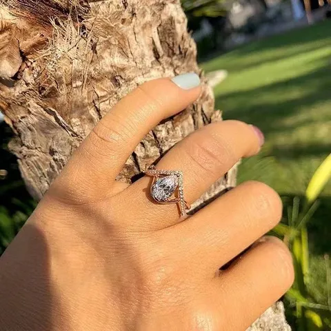 Anello in Lega con Micro Pavé di Zirconia da Donna Forma a Goccia d'Acqua Placcato Oro Argento Design a Incrocio Anello di Fidanzamento
