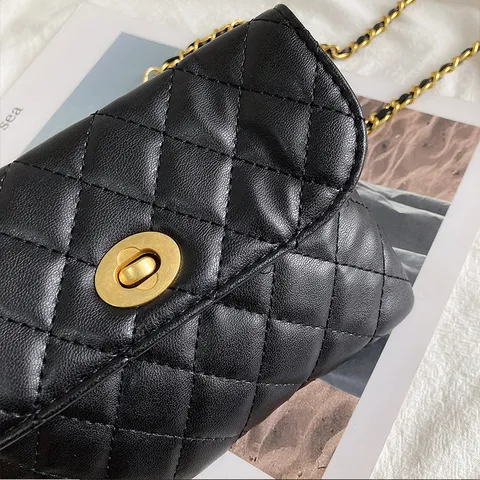 Women Fashion Black Leather Quilted Waist Bag Metal Chain Belt Retro Designer Style Chic Waist Pouch Dress Decoration
