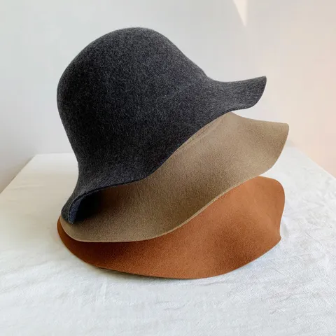 Women Winter Wool Felt Bucket Hat Vintage Wavy Wide Brim Basin Hat Elegant Casual Warm Fisherman Cap Solid Color