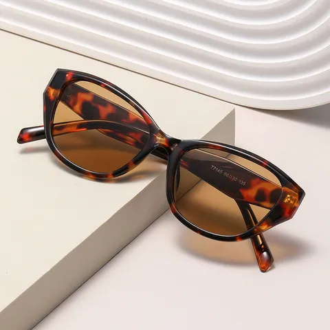 Women Trendy Cat Eye Sunglasses Oversized PC Frame AC Lens UV400 Protection Sun Glasses Anti Blue Light Eyewear For Outdoor Travel