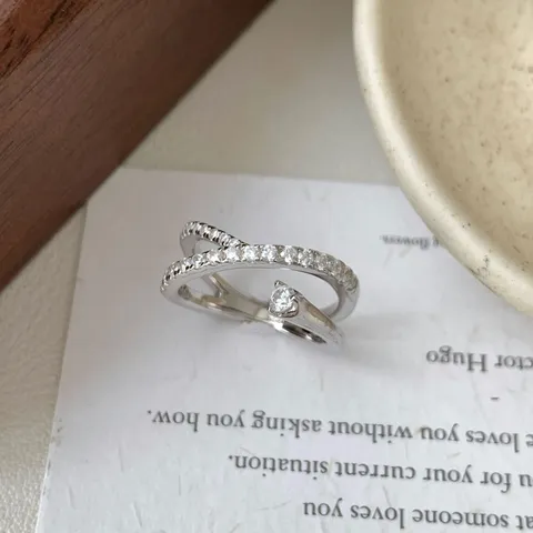 Minimalist Alloy Platinum Plated Cross Meteor Open Ring Shiny Rhinestone Inlaid Geometric Finger Ring Delicate Delicate Gift For Women Hand Jewelry
