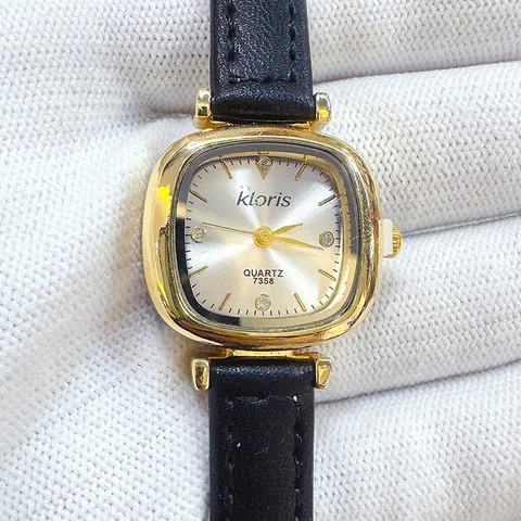 Montre à Quartz pour Femmes Cadran Carré Minimaliste Rétro Accents de Strass en Alliage Bracelet en Similicuir Montre-Bracelet de Mode Décontracté Bureau Bijoux Quotidiens