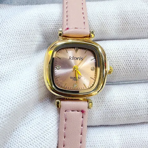 Montre à Quartz pour Femmes Cadran Carré Minimaliste Rétro Accents de Strass en Alliage Bracelet en Similicuir Montre-Bracelet de Mode Décontracté Bureau Bijoux Quotidiens