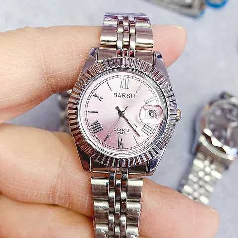 Orologio al Quarzo da Donna di Moda in Lega Numeri Romani Quadrante Rotondo Lunetta Zigrinata Calendario Orologio da Polso Casual Regalo Donna