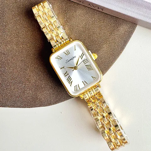 Montre à Quartz pour Femme Cadran Rectangulaire Luxe Rétro Chiffres Romains Montre-Bracelet Élégante Avec Bracelet Métallique en Alliage