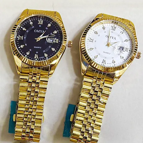 Montre-Bracelet de Luxe au Quartz en Alliage et Acier Inoxydable Montre Tendance Minimaliste avec Loupe de Calendrier et Cadran en Strass pour Couples