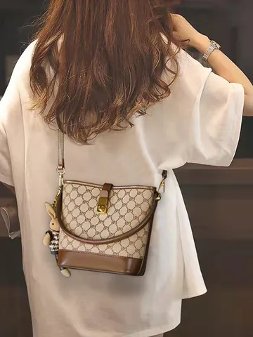 Women Fashion PU Leather Bucket Bag Luxury Printed Shoulder Crossbody Bag Large Capacity Handbag With Rabbit Pendant