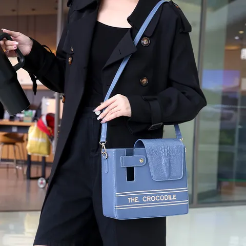 Women's PU Leather Crocodile Pattern Crossbody Water Bottle Bag Insulated Cup Holder Bag Fashion Casual Shoulder Bag
