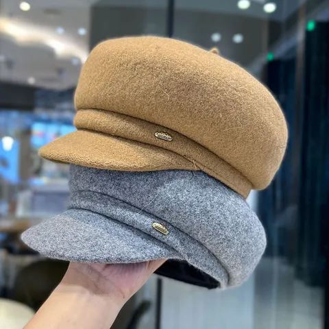 Retro Einfarbig Polyester Achteckige Mütze Mit Kurze Krempe Metall Buchstaben Dekor Für Herbst Winter Outdoor Warm Damen Baskenmütze