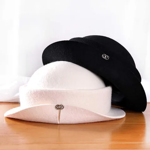 French Vintage 100 Wool Fedora Hat For Women Elegant Curled Brim Cloche Bucket Hat Autumn Winter Warm Retro Letter Sign Metal Ornament名媛风 Felt Hat