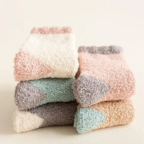 Calze a Metà Polpaccio in Pile di Corallo da Donna Ispessite Calde Pelose Calze da Notte Patchwork Casual da Interno Invernali Morbide