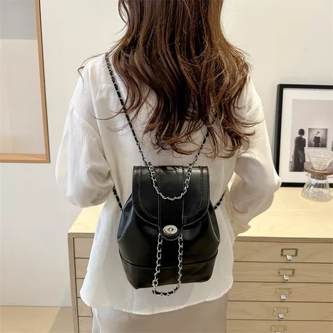 Femmes Mode PU Cuir Sac à Dos Loisir Voyage École Sac Avec Chaîne Bandoulière Métal Serrure Fermeture Sac de Jour