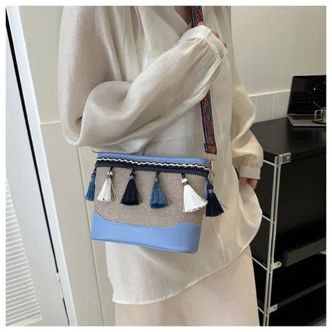 Sac Bandoulière Rétro Littéraire en Toile Cuir PU pour Femmes Style Ethnique Tassels Tissé Sac à Main Carré pour Trajet Quotidien