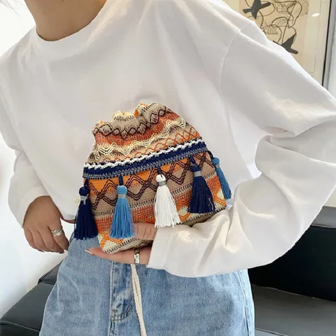 Sac Seau Tissé Bohémien pour Femmes Style Ethnique Glands Cordon de Serrage Sac Bandoulière Mode Quotidienne Décontracté