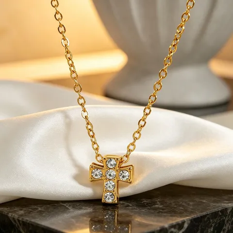 Collar de Colgante de Cruz de Acero Inoxidable con Diamantes de Imitación Minimalista Cadena de Clavícula de Capas Chapado en Oro 18K Joyería de Mujer