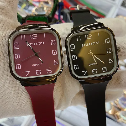 Reloj de Pulsera para Hombre Cuadrado Caja de Aleación Correa de Silicona Reloj de Cuarzo Casual Reloj Analógico para Hombre