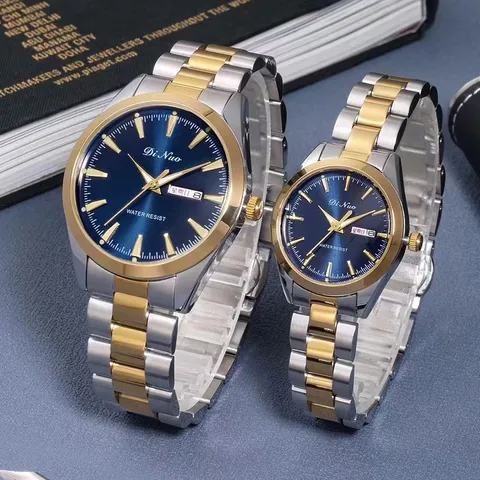 Montre à Quartz en Acier Inoxydable Minimaliste pour Couples Mode Business Double Calendrier Aiguilles Lumineuses Étanche Bracelet en Acier Massif Montre de Poignet Cadran Rond