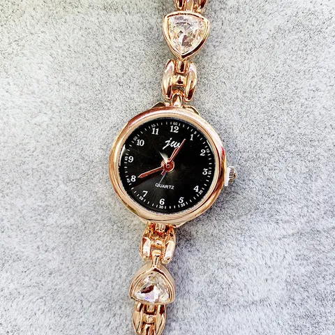 Vintage Mode Damen Quarzuhr Herz Strass Armbanduhr Lässig Edelstahlband Legierungsgehäuse Rund Analog Damen的时装表 Wristwatch