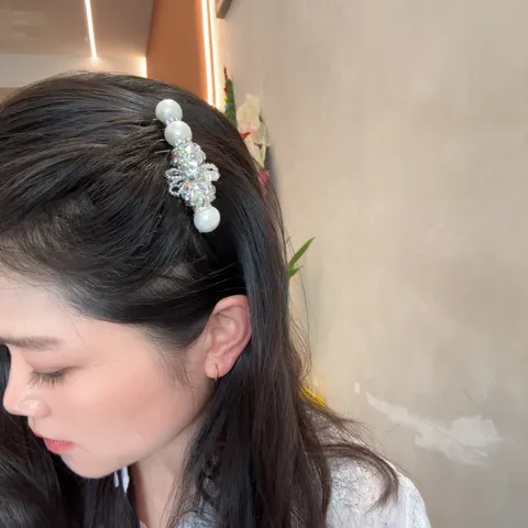 Peigne à Cheveux Style Coréen avec Nœud Papillon en Strass et Perle Artificielle Barrette Élégante pour Femmes Accessoire