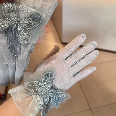 Gants de Protection Solaire en Dentelle Élégants pour Femmes Gants Courts en Maille Perlée à Franges Papillon Respirants Antidérapants pour Fêtes en Plein Air