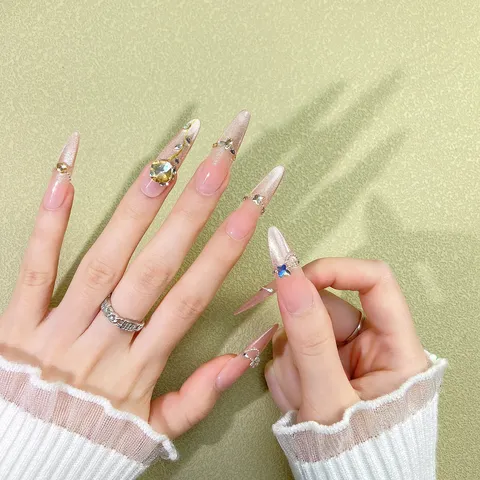 Uñas Postizas Gradient Ojo de Gato Hechas a Mano Juego de Uñas Falsas de Lujo con Cadena de Strass para Mujeres