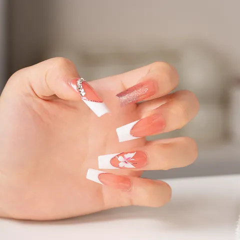 Uñas Postizas Hechas a Mano Dulce Degradado Mariposa Strass Uñas Postizas Largas Trapezoide Set de Arte de Uñas