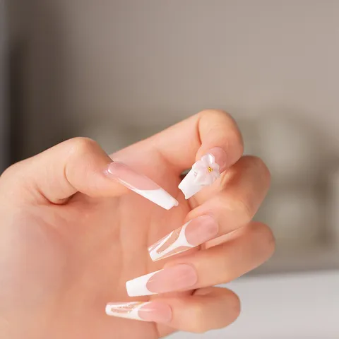 Uñas Postizas Hechas a Mano Degradado Nude Francés Uñas Falsas 3D Florales Papel de Oro Nail Art Puntas de Uñas de Acrílico para Mujeres