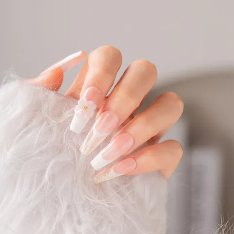 Uñas Postizas Hechas a Mano Degradado Nude Francés Uñas Falsas 3D Florales Papel de Oro Nail Art Puntas de Uñas de Acrílico para Mujeres