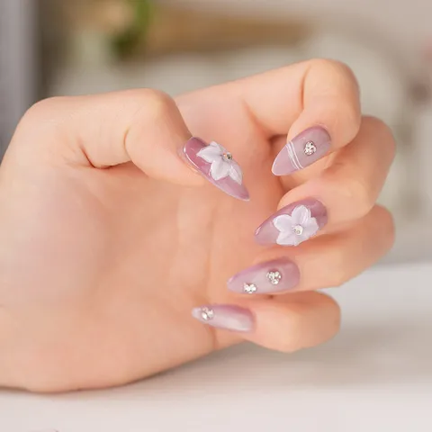 Uñas Postizas Cortas Dulces 3D Flor Diamante de Imitación Uñas Falsas Lindas Almendra Puntas de Arte de Uñas Conjunto de Uñas Falsas Para Mujeres