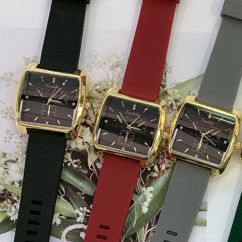 Fashion Square Quartz Watch For Women Gold Case Silicone Strap Casual Student Wristwatch Decorative Pointer Clock