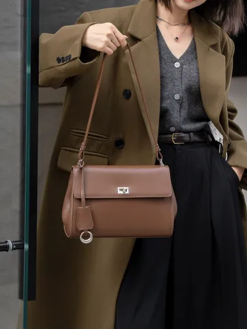 Retro Genuine Leather Shoulder Bag Women Luxury Designer Tote Bag Classic Lock Closure Crossbody Underarm Bag