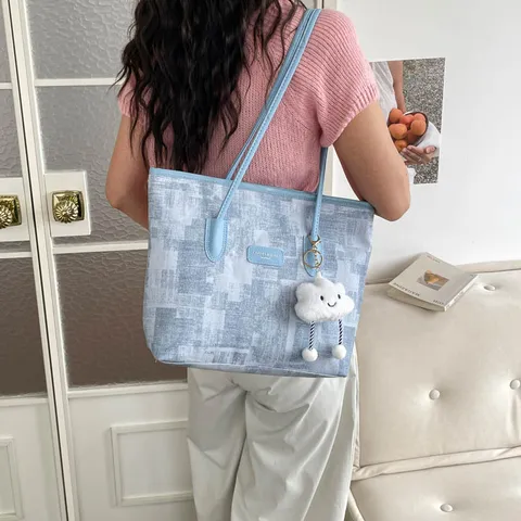 Γυναικείο Tote Tsanta Megalis Xoritikotitas apo PU Dermatino Geometriko Print Casual Shoulder Bag Me Kremasto Synnefo