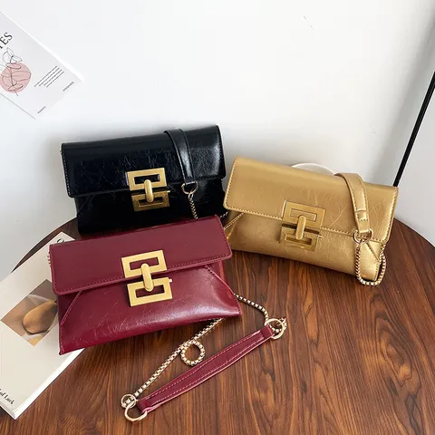 Women Fashion PU Leather Crossbody Bag Minimalist Chic Chain Shoulder Bag Metal Lock Design Elegant Lady Daily Handbag