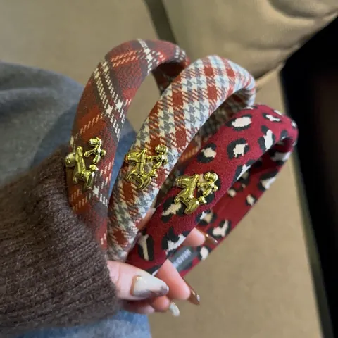 Vintage Woolen Fabric Plaid Leopard Print Headband With Metal Horse Charm Sweet Elegant High Top Hair Band For Women Christmas New Year Gift