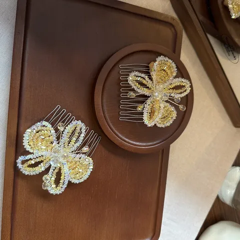 Peigne à Cheveux Papillon en Strass de Luxe en Alliage Vintage pour Femmes Pique à Cheveux Fleur Perles de Cristal Fait à la Main Accessoires de Coiffure de Mariage Quotidien