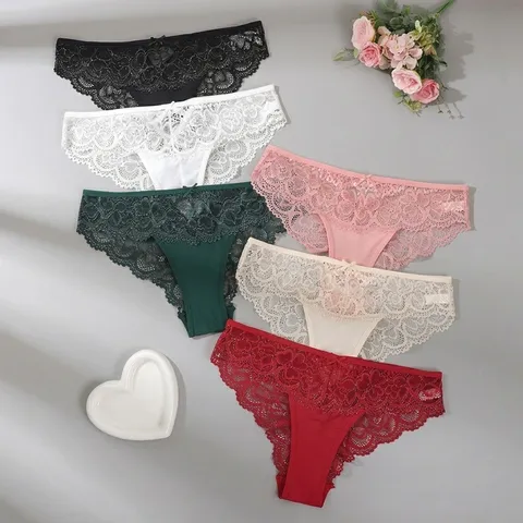 Women's Sexy Low Rise Seamless Thong Minimalist Solid Color Heart Cutout Wavy Edge Lace Panties Underwear