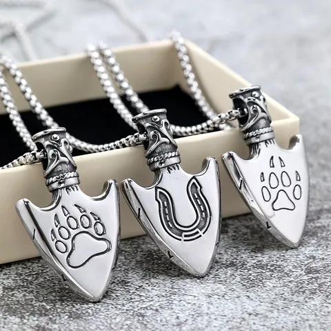 Nordic Vintage Stainless Steel Arrowhead Pendant Necklace Men Women Engraved Horse Bear Wolf Animal Pattern Double Sided Polished Charm Jewelry Gift