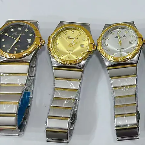Montre à Quartz Mode en Acier Inoxydable Alliage Avec Calendrier Affichage Analogique Accents Strass Bracelet Métallique Horloge Élégante pour Couples