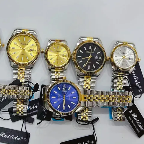 Montre-bracelet à Quartz Mode Avec Calendrier et Bracelet en Acier Inoxydable Cadran Rond Bicolore Analogique de Luxe pour Hommes Femmes Couples