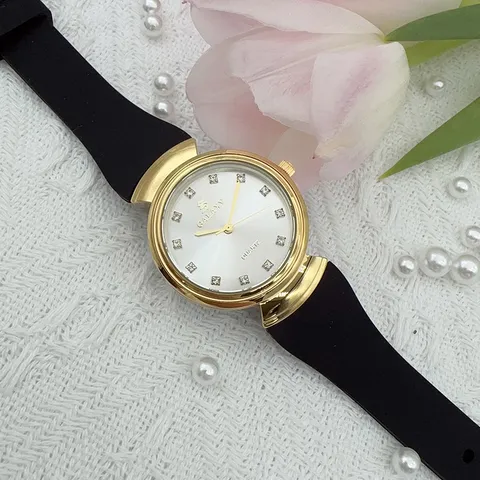 Montre à Quartz en Alliage Minimaliste Vintage Avec Ornement en Strass Cadran Rond Bracelet en Silicone Confortable Montre de Poignet Mode Décontractée Quotidienne Pour Hommes Femmes