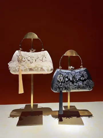 Neo-Chinese Satin Evening Bag Elegant Vintage Polyester Clutch With Metal Ring Handle Three-Dimensional Floral Lace Artificial Pearl Rhinestone Clasp Long Tassel Chain Shoulder Bag For Women Banquet Wedding Dress Party