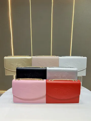 Borsa a Pochette con Fiori a Rilievo da Donna Moda Elegante Borsa a Spalla in Pelle PU con Catena in Metallo per Matrimonio Festa