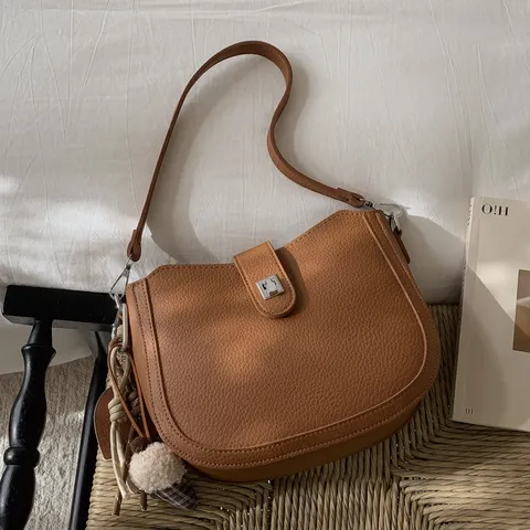 Women Fashion PU Leather Crossbody Bag Simple Commuter Solid Color Shoulder Bag with Metal Lock Charm Winter Trendy Handbag