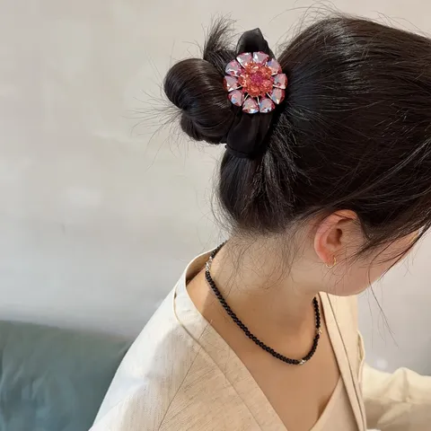 Chouchous de Luxe en Tissu Fleur de Strass Éléments de Coiffure en Satin Attaches de Cheveux Haute Élasticité Support de Queue de Cheval Accessoires de Mode pour Femmes Quotidien Métro Fête