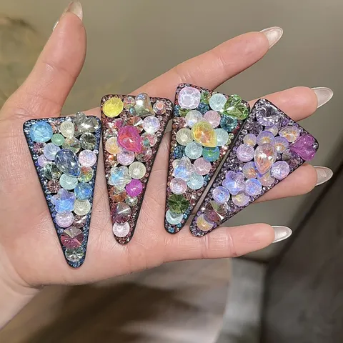 Koreanischer Stil Legierung Strass Dreieck Haarspange Farbige Kristall Geometrische Seitenhaarnadel Für Damen Lässig Täglich Haarschmuck