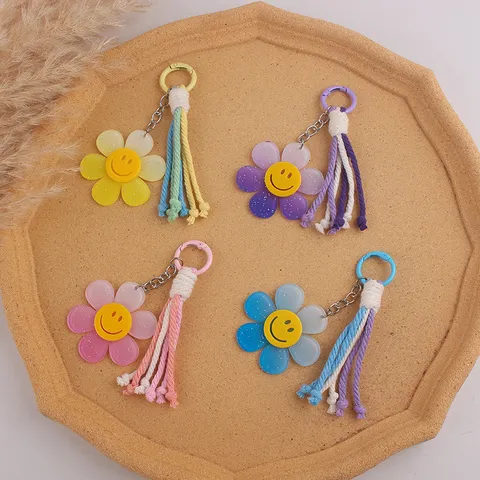 Llavero Minimalista de Cara Sonriente Floral Colgante de Bolsa con Borla de Hilo de Algodón Estilo Ins Dije de Flor de Resina Adornos de Moda Regalo