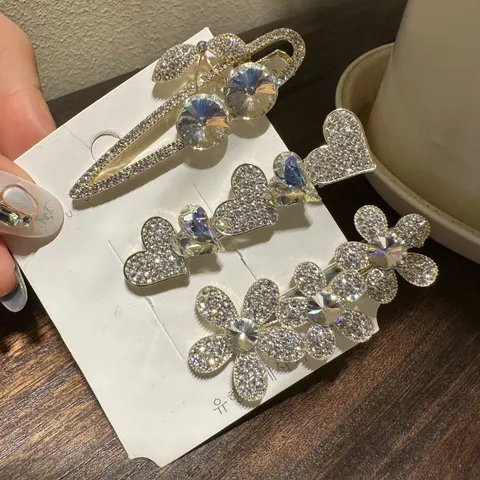 Pince à Cheveux en Alliage de Cristal Artificiel de Style Coréen Brillant Strass Épingle à Cheveux Latérale Bec de Canard Mignonne Cerise Fleur Cœur Barrettes pour Filles Femmes Coiffure Accessories