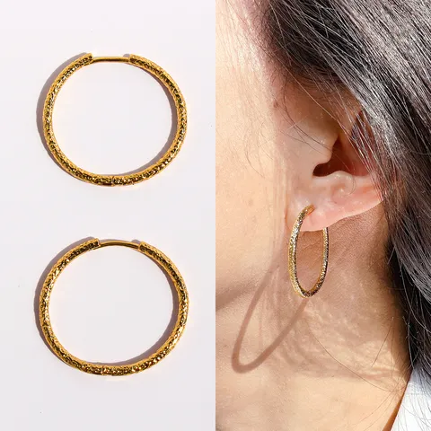 Orecchini a Cerchio Martellati in Ottone Placcato Oro Design di Nicchia per Donna Gioielli Geometrici Minimalisti Rotondi